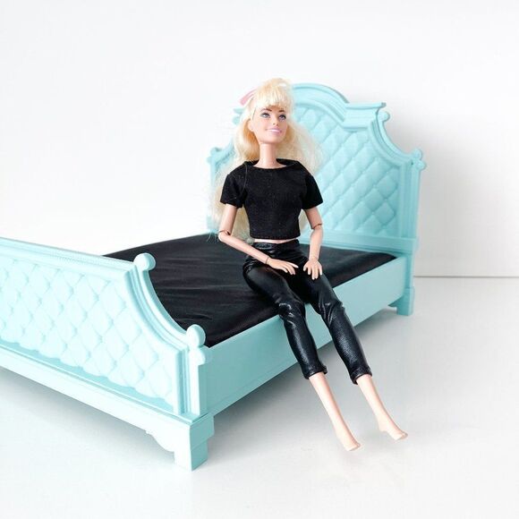 Cyan 1:6 Scale Tufted Chesterfield Bed for Barbie Integrity 12" Fashion Doll - Picture 1 of 8